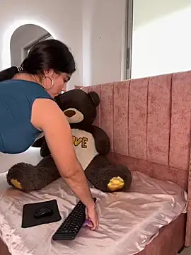 salomecute21 online show from 11/01/25, 11:56