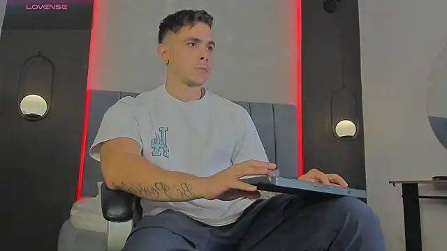 Liam walk  online show from 03/25/26, 08:04