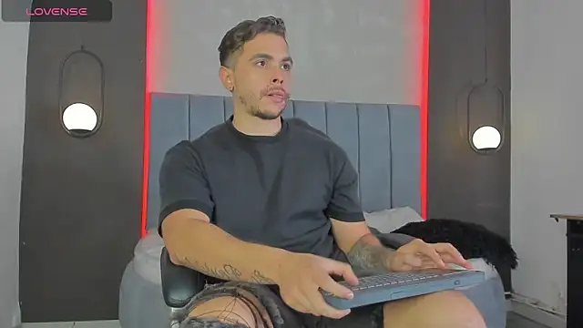 Liam walk  online show from 04/07/26, 07:47