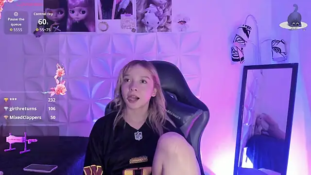 JuliethMoss online show from 10/26/25, 08:42