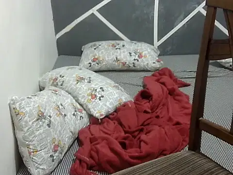 Snapshot of AsianbouncieGIRL chatting on 12/04/25, 12:42 AsianbouncieGIRL online show from 12/04/25, 12:42