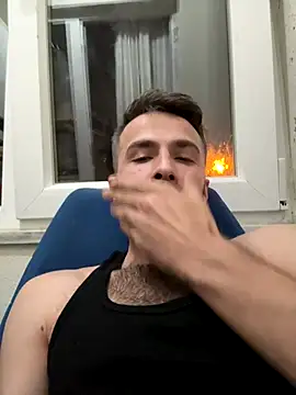 Snapshot of S-kt-et chatting on 10/28/25, 01:20 S-kt-et online show from 10/28/25, 01:20