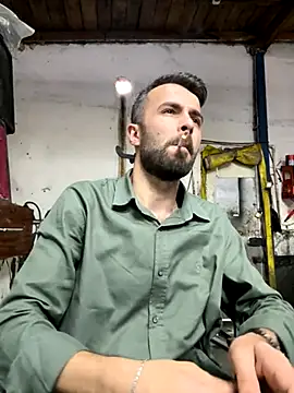 Snapshot of S-kt-et chatting on 10/30/25, 02:18 S-kt-et online show from 10/30/25, 02:18