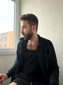 Snapshot of S-kt-et chatting on 11/17/25, 05:02 S-kt-et online show from 11/17/25, 05:02