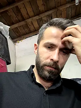 Snapshot of S-kt-et chatting on 11/18/25, 09:03 S-kt-et online show from 11/18/25, 09:03