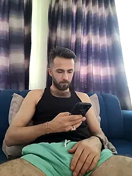 Snapshot of S-kt-et chatting on 12/14/25, 02:00 S-kt-et online show from 12/14/25, 02:00