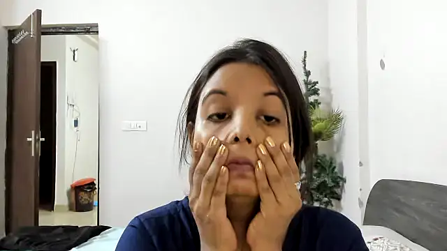 Snapshot of Maahhii_2 chatting on 06/13/26, 03:10 Maahhii 2 online show from 06/13/26, 03:10