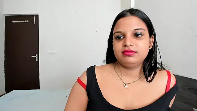 Snapshot of Maahhii_2 chatting on 06/17/26, 05:32 Maahhii 2 online show from 06/17/26, 05:32