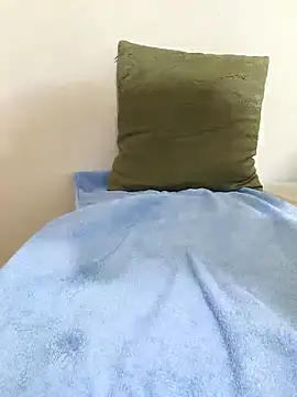 Snapshot of PussyLover880099 chatting on 09/13/25, 12:05 PussyLover880099 online show from 09/13/25, 12:05