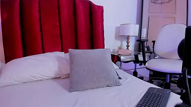 sophiacuttee online show from 09/26/25, 12:09