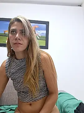 Snapshot of Elianasuarezz chatting on 09/23/25, 10:46 Elianasuarezz online show from 09/23/25, 10:46