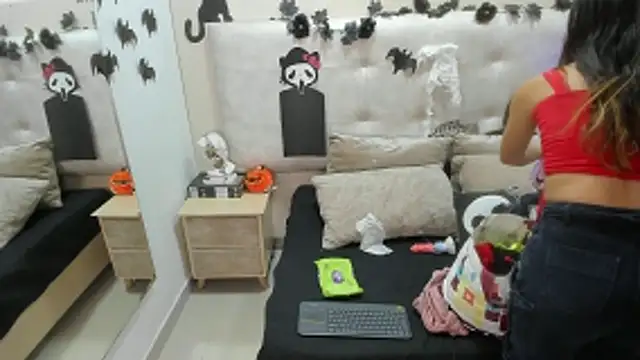 Snapshot of AbbyBeck chatting on 10/30/25, 11:44 AbbyBeck online show from 10/30/25, 11:44