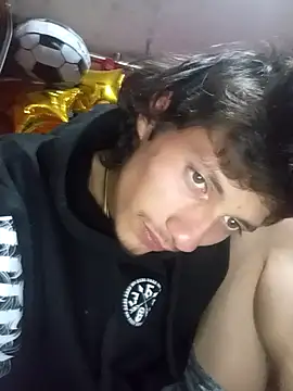 Snapshot of alexandercruz chatting on 12/15/25, 06:50 alexandercruz online show from 12/15/25, 06:50