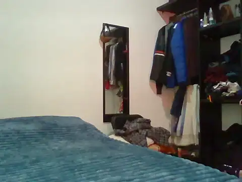 Snapshot of Barrx0018 chatting on 12/17/25, 05:41 Barrx0018 online show from 12/17/25, 05:41