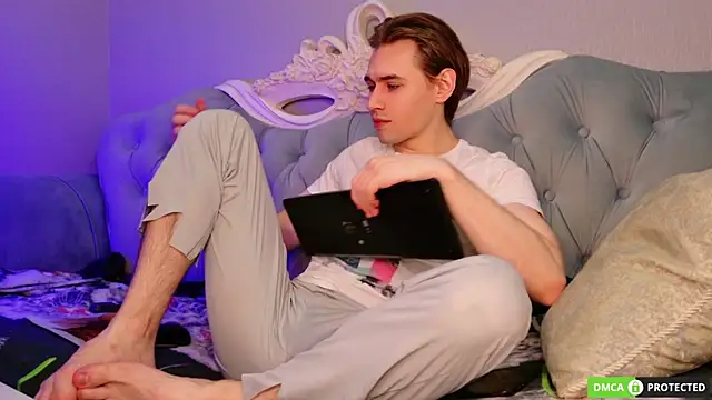 WilliamDyson online show from 04/18/26, 03:32