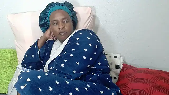 QueenRomaxx1 online show from 10/20/25, 06:30