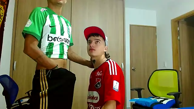 Snapshot of skinny23cm chatting on 12/16/24, 09:46 skinny23cm online show from 12/16/24, 09:46