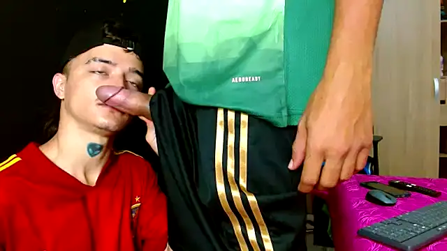 Snapshot of skinny23cm chatting on 01/16/25, 10:32 skinny23cm online show from 01/16/25, 10:32