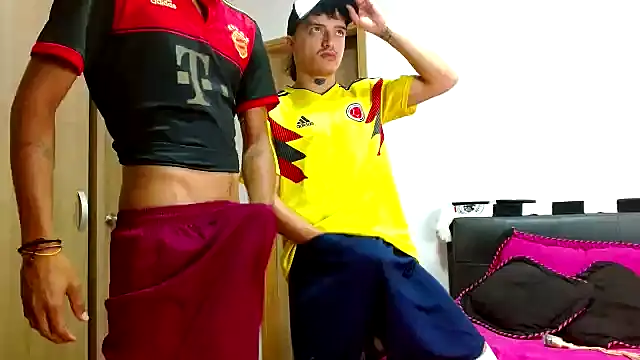 Snapshot of skinny23cm chatting on 01/17/25, 10:33 skinny23cm online show from 01/17/25, 10:33