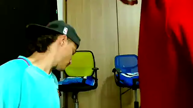 Snapshot of skinny23cm chatting on 01/24/25, 09:17 skinny23cm online show from 01/24/25, 09:17