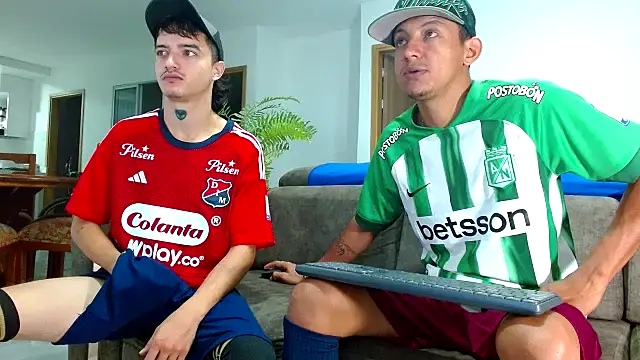 Snapshot of skinny23cm chatting on 02/04/25, 09:28 skinny23cm online show from 02/04/25, 09:28