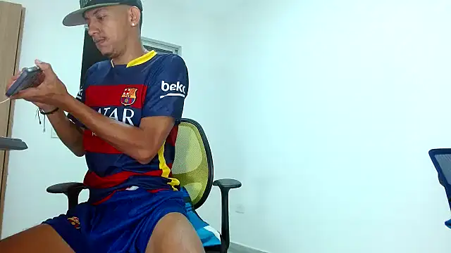 Snapshot of skinny23cm chatting on 03/13/25, 09:21 skinny23cm online show from 03/13/25, 09:21