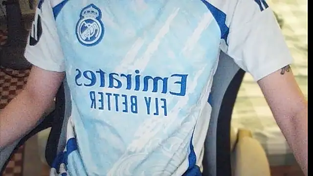 Snapshot of Ryder_ chatting on 04/01/26, 04:37 Ryder online show from 04/01/26, 04:37