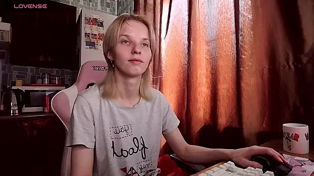 Snapshot of Madelaineses chatting on 06/12/26, 08:02 Madelaineses online show from 06/12/26, 08:02