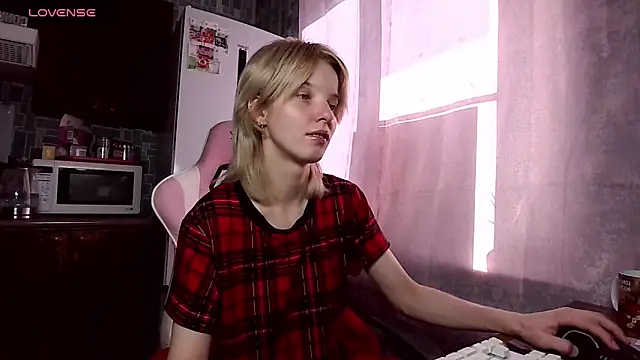 Snapshot of Madelaineses chatting on 06/20/26, 11:02 Madelaineses online show from 06/20/26, 11:02