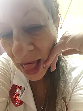 MaryeLunna online show from 10/15/25, 12:05