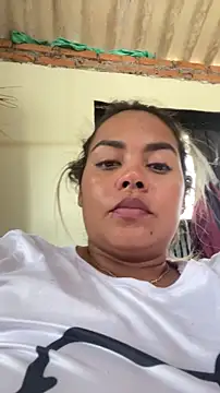 Snapshot of EmilyDuran_ chatting on 04/21/26, 03:39 EmilyDuran online show from 04/21/26, 03:39