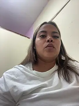 Snapshot of EmilyDuran_ chatting on 06/10/26, 02:27 EmilyDuran online show from 06/10/26, 02:27