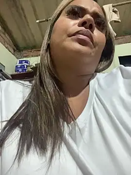 Snapshot of EmilyDuran_ chatting on 06/26/26, 01:10 EmilyDuran online show from 06/26/26, 01:10