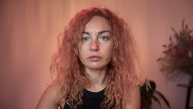 Snapshot of Reddgiirl chatting on 10/30/25, 06:52 Reddgiirl online show from 10/30/25, 06:52