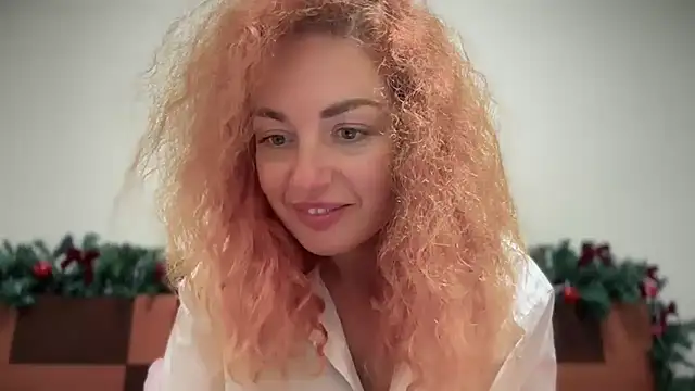 Snapshot of Reddgiirl chatting on 11/30/25, 12:14 Reddgiirl online show from 11/30/25, 12:14