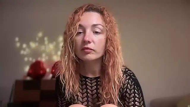 Snapshot of Reddgiirl chatting on 01/18/26, 05:39 Reddgiirl online show from 01/18/26, 05:39