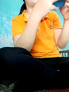 Snapshot of linhbe96xxx chatting on 11/29/25, 04:37 linhbe96xxx online show from 11/29/25, 04:37