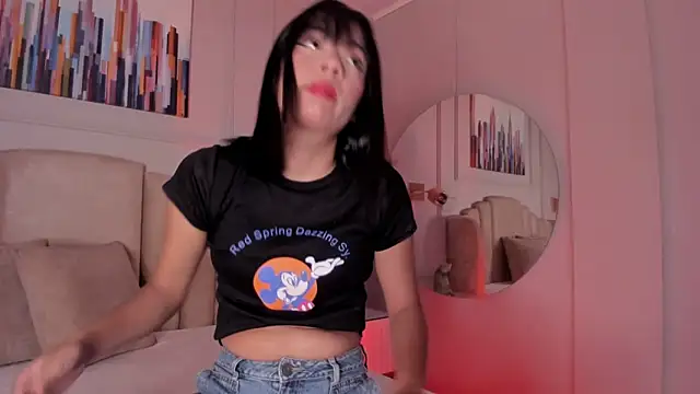 Snapshot of mia_kisses2 chatting on 11/11/25, 03:39 mia kisses2 online show from 11/11/25, 03:39