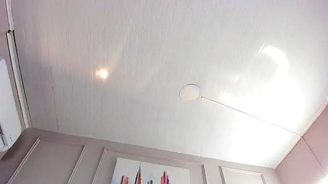 Snapshot of mia_kisses2 chatting on 12/16/25, 04:17 mia kisses2 online show from 12/16/25, 04:17