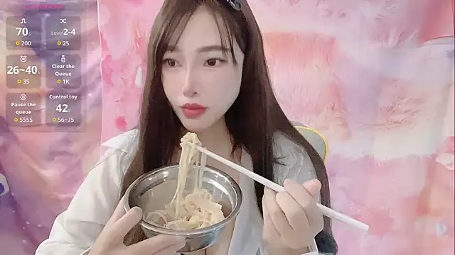 Snapshot of Crush-7ii chatting on 10/15/25, 12:11 Crush-7ii online show from 10/15/25, 12:11