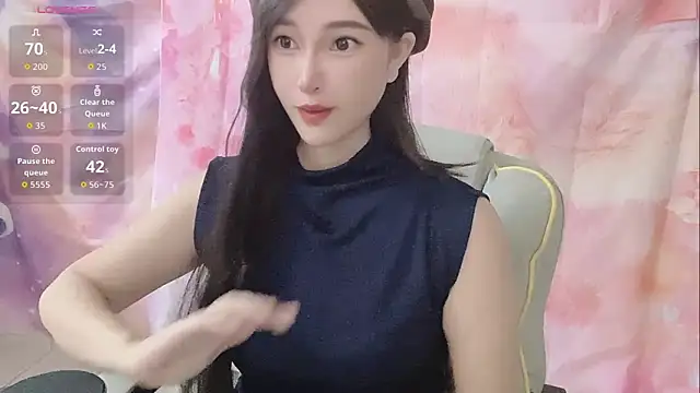 Snapshot of Crush-7ii chatting on 10/16/25, 10:11 Crush-7ii online show from 10/16/25, 10:11