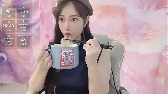 Snapshot of Crush-7ii chatting on 10/26/25, 12:38 Crush-7ii online show from 10/26/25, 12:38