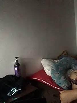 Snapshot of luisahot_9727 chatting on 10/31/25, 11:44 luisahot 9727 online show from 10/31/25, 11:44