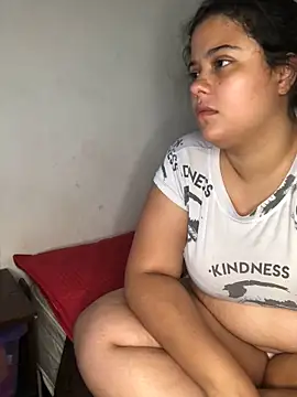 Snapshot of luisahot_9727 chatting on 11/07/25, 05:51 luisahot 9727 online show from 11/07/25, 05:51