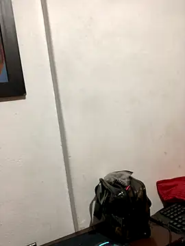 Snapshot of luisahot_9727 chatting on 11/13/25, 04:33 luisahot 9727 online show from 11/13/25, 04:33