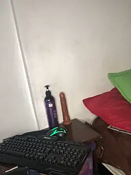 Snapshot of luisahot_9727 chatting on 11/19/25, 07:19 luisahot 9727 online show from 11/19/25, 07:19