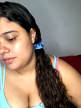 Snapshot of luisahot_9727 chatting on 11/23/25, 05:40 luisahot 9727 online show from 11/23/25, 05:40