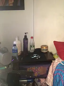 Snapshot of luisahot_9727 chatting on 11/30/25, 06:28 luisahot 9727 online show from 11/30/25, 06:28