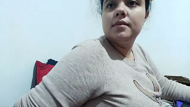 Snapshot of luisahot_9727 chatting on 12/17/25, 06:30 luisahot 9727 online show from 12/17/25, 06:30