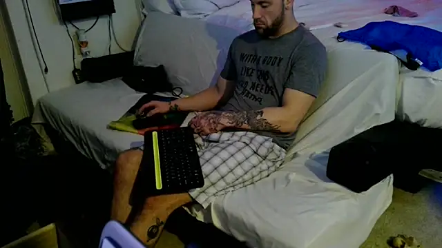 Luv2SuckBWC92 online show from 10/19/25, 03:40